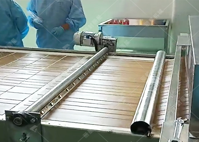 購(gòu)買火鍋寬粉加工設(shè)備時(shí)如何選擇性價(jià)比高的機(jī)器？