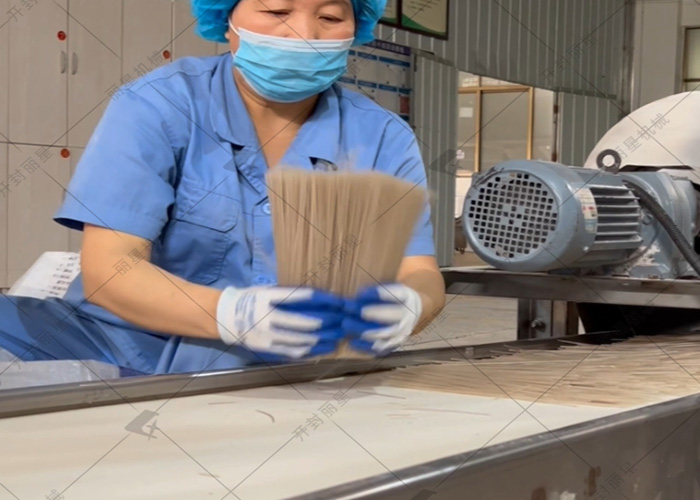 “一摸二聞三泡水”！3分鐘學(xué)會(huì)鑒別劣質(zhì)淀粉制品