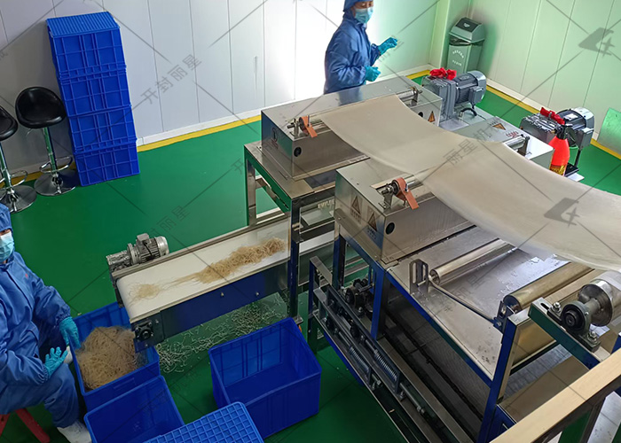 實(shí)地實(shí)拍：河北客戶(hù)酸辣粉生產(chǎn)設(shè)備試機(jī)現(xiàn)場(chǎng)