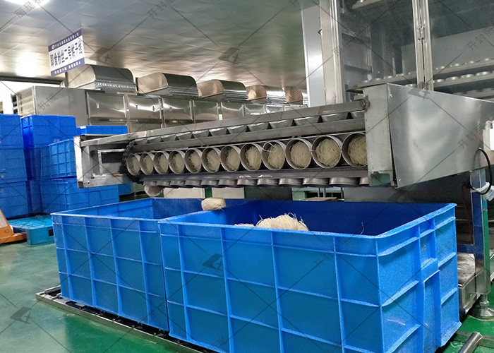 封閉式環(huán)境的方便粉絲機，全年穩(wěn)定生產(chǎn)不停歇